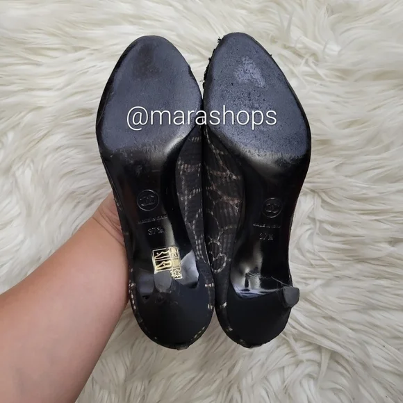CHANEL Interlocking CC Logo Pumps